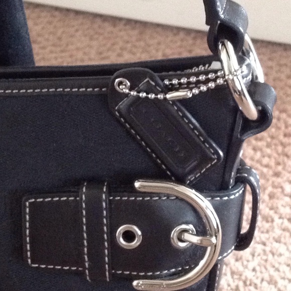 Small Black Signature SoHo Coach Shoulder Bag - Picture 2 of 4